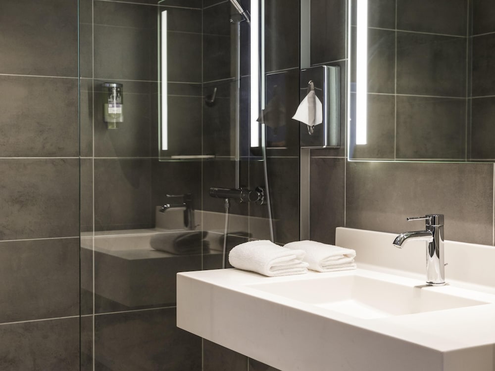 Habitación Classic con dos camas individuales de 90 x 200 cm del hotel Mercure Beauvais Centre Cathédrale. Foto 4
