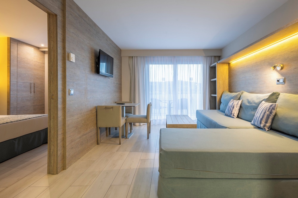 Apartamento (Quintuple) del hotel Leonardo Royal Mallorca Palmanova Bay. Foto 1