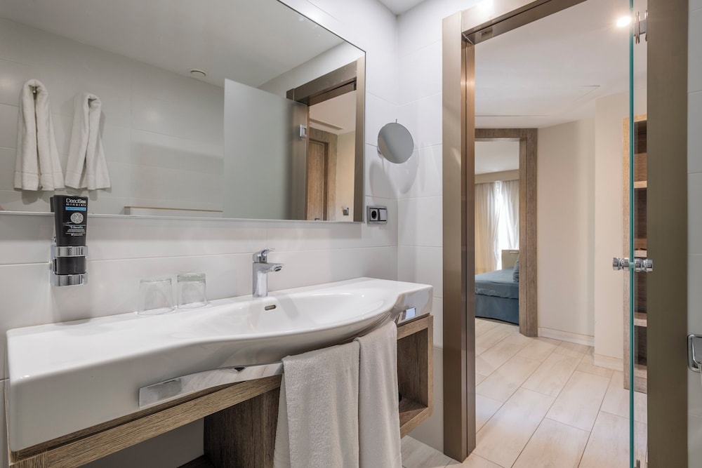 Apartamento (Quintuple) del hotel Leonardo Royal Mallorca Palmanova Bay. Foto 9