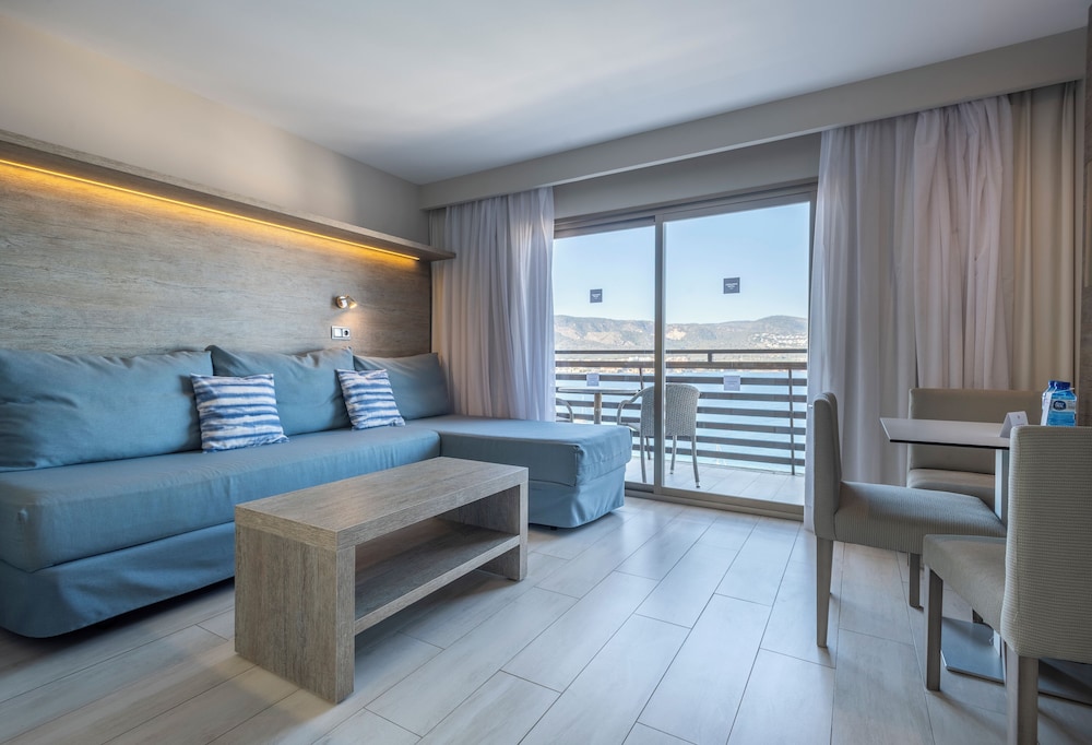 Suite, vistas al mar (Quintuple Room) del hotel Leonardo Royal Mallorca Palmanova Bay. Foto 2