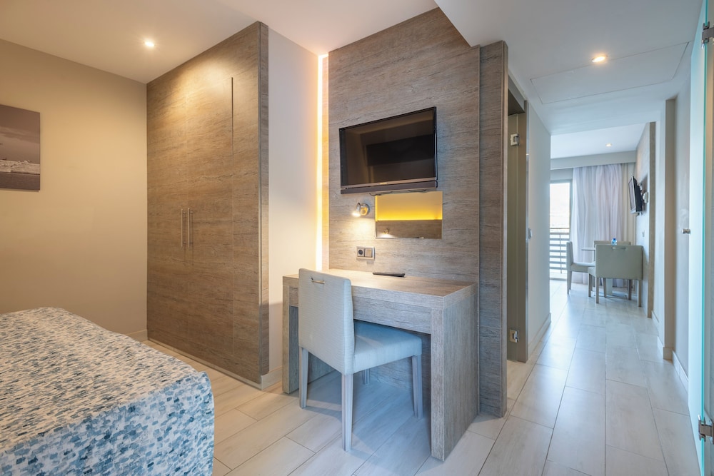 Suite, vistas al mar (Quintuple Room) del hotel Leonardo Royal Mallorca Palmanova Bay. Foto 6