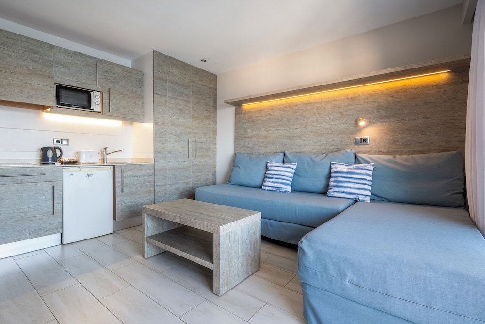 Suite, vistas al mar (Quintuple Room) del hotel Leonardo Royal Mallorca Palmanova Bay. Foto 7
