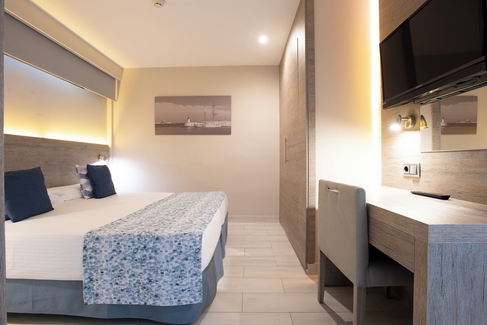 Suite, vistas al mar (Quintuple Room) del hotel Leonardo Royal Mallorca Palmanova Bay. Foto 8