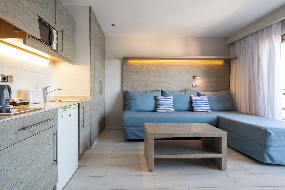 Suite, vistas al mar (Quintuple Room) del hotel Leonardo Royal Mallorca Palmanova Bay. Foto 10