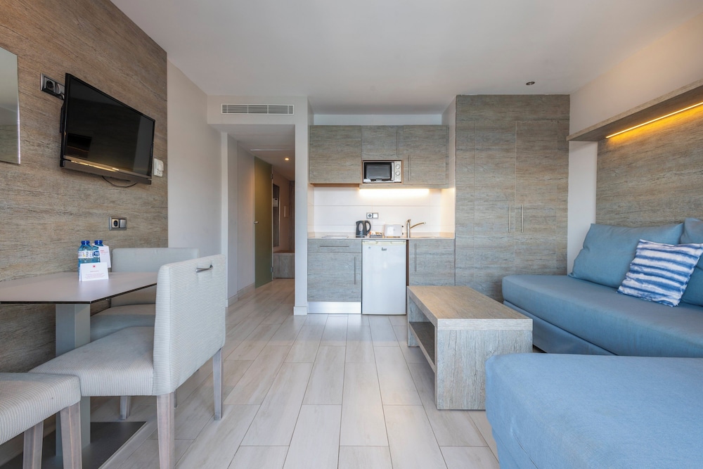Suite, vistas al mar (Quintuple Room) del hotel Leonardo Royal Mallorca Palmanova Bay. Foto 11