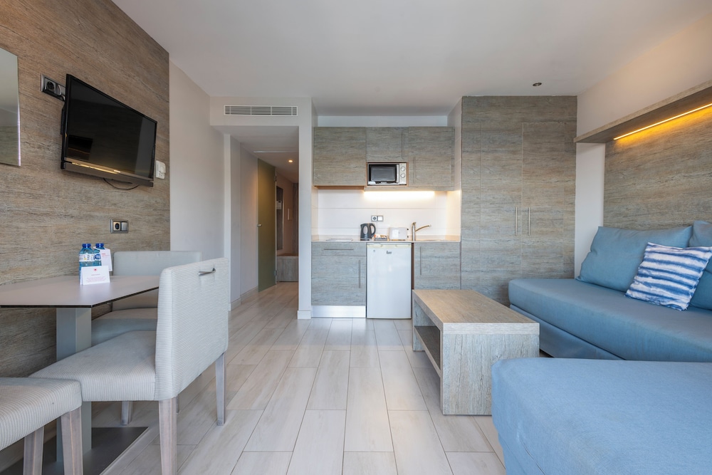 Suite, vistas al mar (Quintuple Room) del hotel Leonardo Royal Mallorca Palmanova Bay. Foto 12