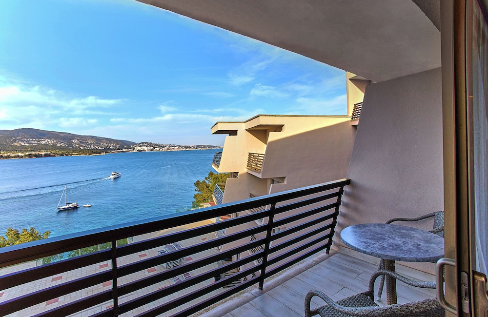 Suite, vistas al mar (Quintuple Room) del hotel Leonardo Royal Mallorca Palmanova Bay. Foto 14