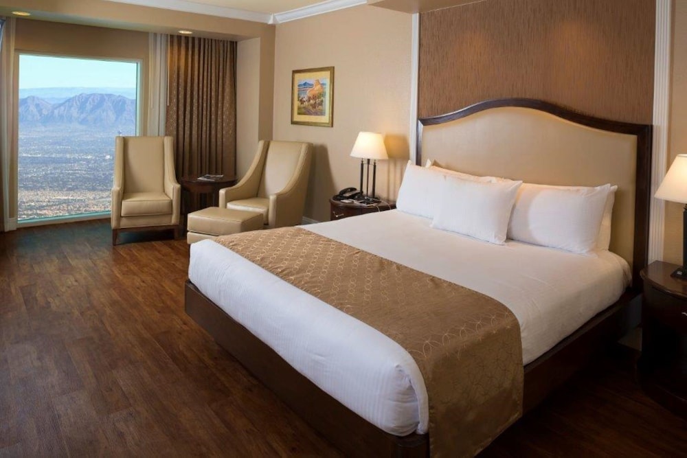 Premium Room, 1 King Bed, Smoking (Premium View) del hotel South Point , Casino, and Spa