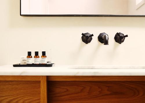 Alojamiento con 2 camas grandes adaptado para personas con discapacidad del hotel Marram. Foto 7