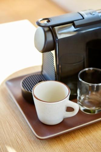 Habitación con cama doble y vistas al océano del hotel Marram. Foto 3
