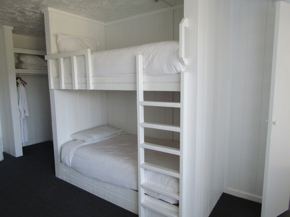 Suite familiar, varias camas del hotel Sole East Beach. Foto 1