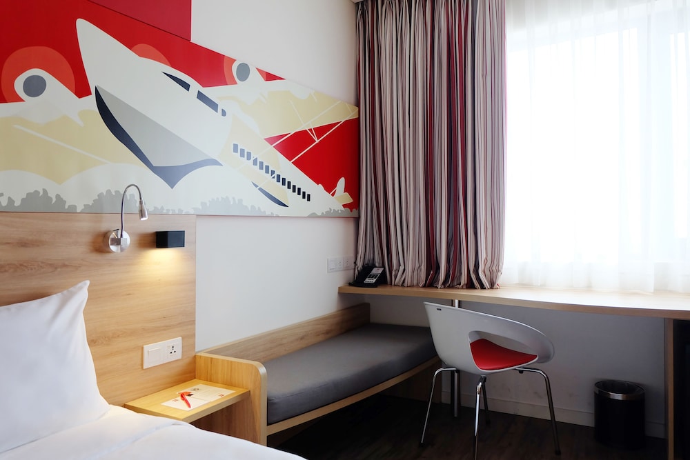 Habitación Estándar con 1 Cama Queen del hotel Ibis Saigon Airport. Foto 3