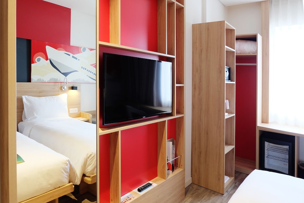 Habitación Estándar con camas gemelas del hotel Ibis Saigon Airport. Foto 4