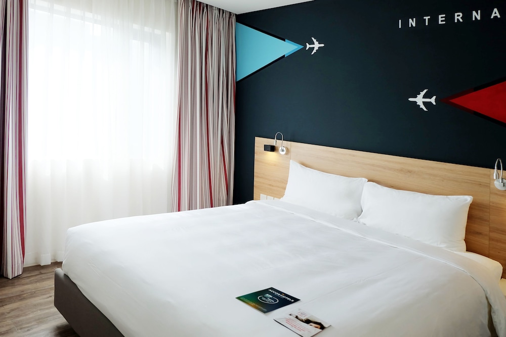 Estudio con 1 Cama King del hotel Ibis Saigon Airport. Foto 3