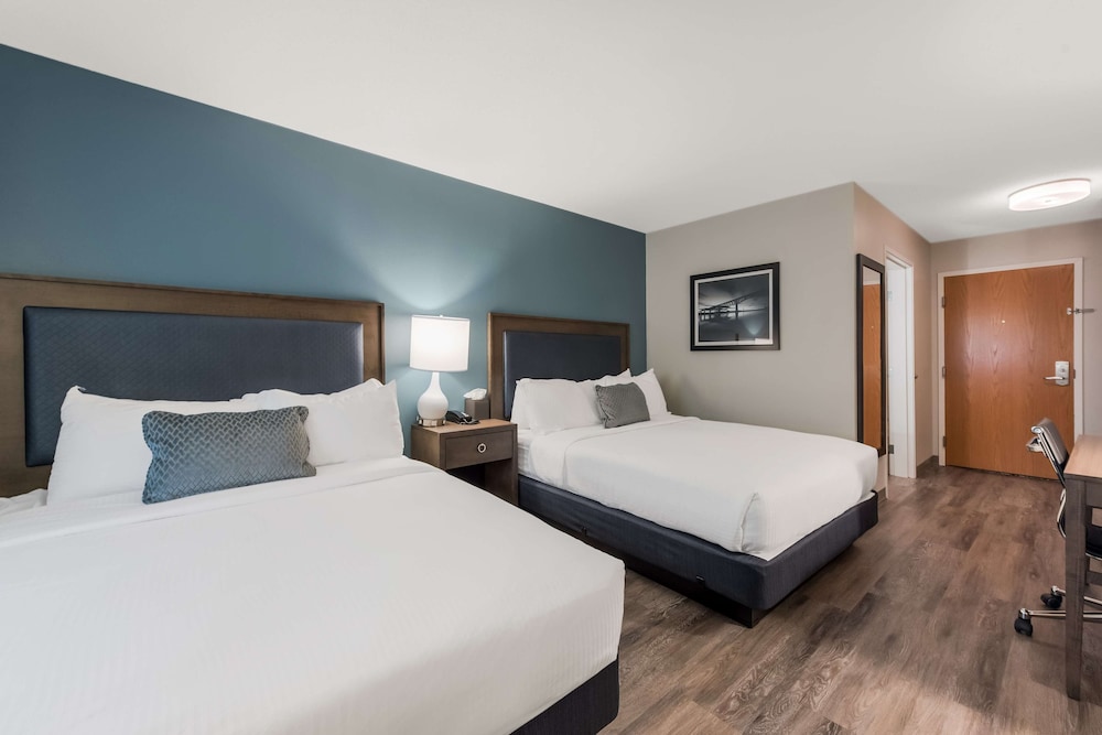 Habitación estándar, 2 camas de matrimonio, no fumadores, frigorífico (with Sofabed) del hotel SureStay Plus by Best Western Highland Poughkeepsie