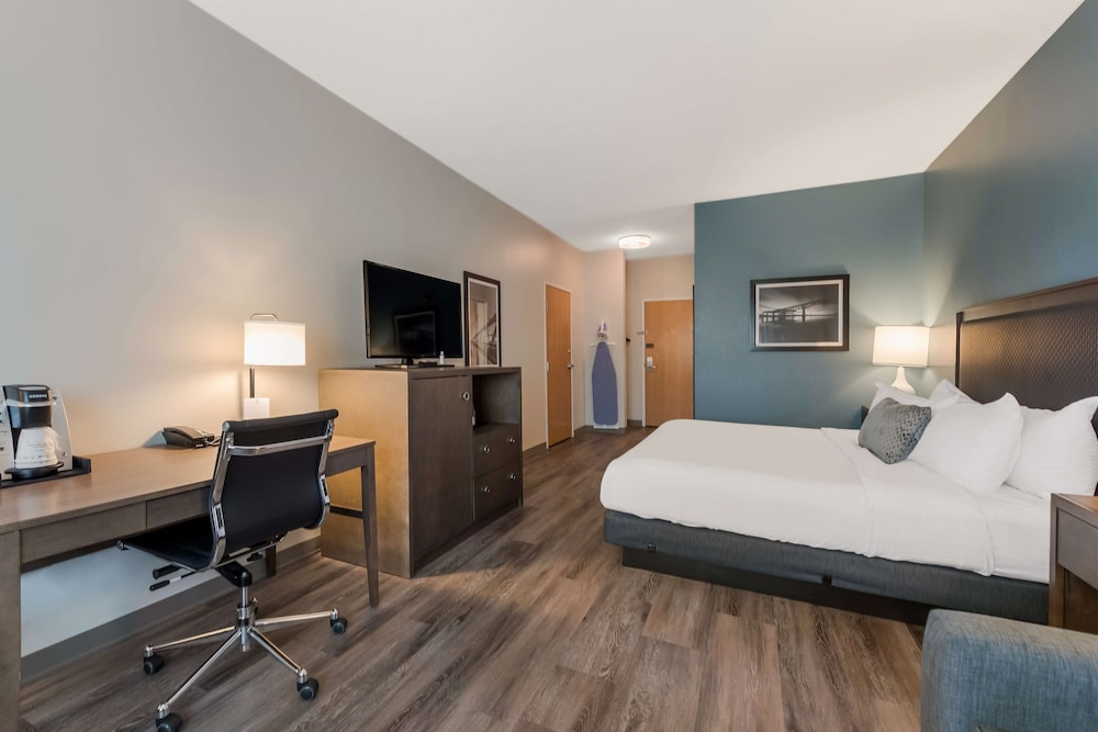 Habitación estándar, 1 cama de matrimonio grande, no fumadores, frigorífico (with Sofabed) del hotel SureStay Plus by Best Western Highland Poughkeepsie. Foto 7