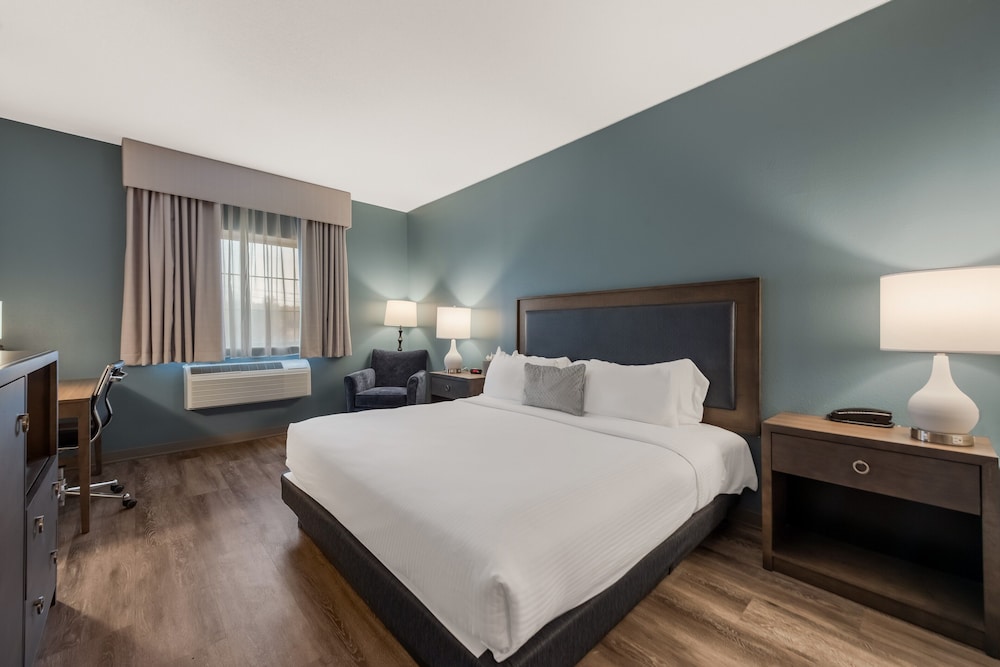 Habitación estándar, 1 cama de matrimonio grande, accesible para personas con discapacidad del hotel SureStay Plus by Best Western Highland Poughkeepsie. Foto 2