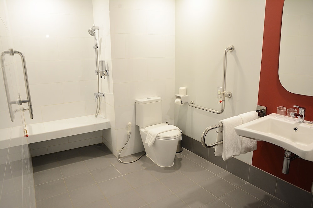 Habitación estándar con 2 camas individuales del hotel Ibis Bangkok Impact. Foto 13