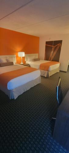 Habitación Doble con 2 camas dobles - No fumadores del hotel Howard Johnson By Wyndham Newburgh/west Point. Foto 3