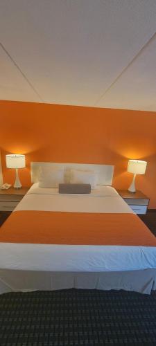 Habitación Deluxe con cama extragrande - No fumadores del hotel Howard Johnson By Wyndham Newburgh/west Point. Foto 3