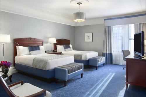 Habitación Deluxe con acceso para silla de ruedas - 1 cama extragrande - Adaptada para personas con movilidad reducida del hotel Fairmont Copley Plaza, Boston. Foto 1