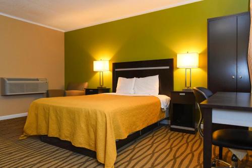Habitación - No fumadores - Cama grande del hotel Capital Inn And Suites