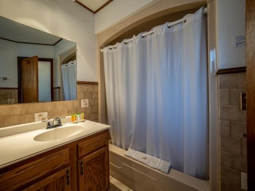 Habitación Doble con vistas a la piscina del hotel Lake 'n Pines. Foto 3