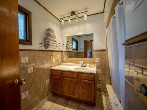 Habitación Doble con vistas a la piscina del hotel Lake 'n Pines. Foto 4