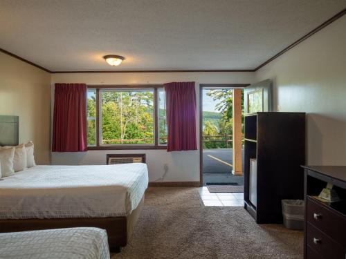 Habitación Estándar - 1 cama grande del hotel Lake 'n Pines. Foto 6