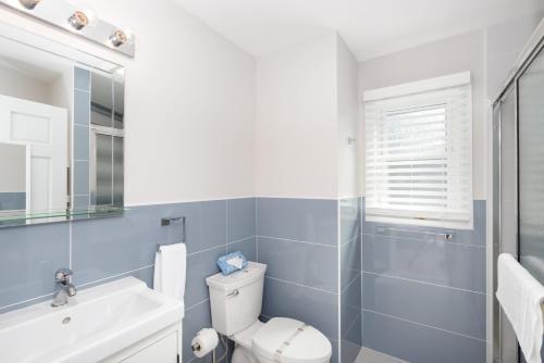 Habitación con cama extragrande. del hotel Aqualina Inn Montauk. Foto 4