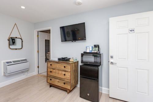 Habitación con cama extragrande del hotel Aqualina Inn Montauk. Foto 5