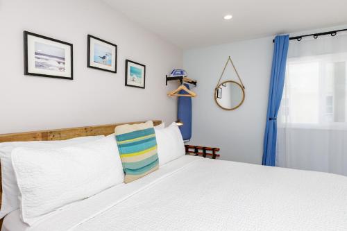 Habitación con cama extragrande del hotel Aqualina Inn Montauk. Foto 6