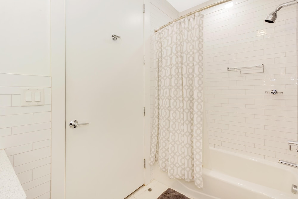 Apartamento Premium, 2 habitaciones, vistas a la ciudad del hotel Dharma Home Suites Hoboken At Novia. Foto 21