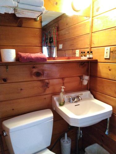 Suite Doble Deluxe - Cama grande del hotel Cramers Point & Cottages. Foto 6
