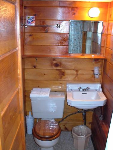 Suite Doble Deluxe - Cama grande del hotel Cramers Point & Cottages. Foto 10