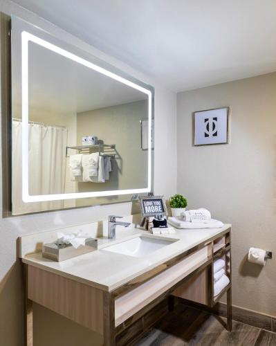 Habitación Doble Superior con cama grande - Adaptada para personas con discapacidad - HFAMQ del hotel Palazzo Lakeside