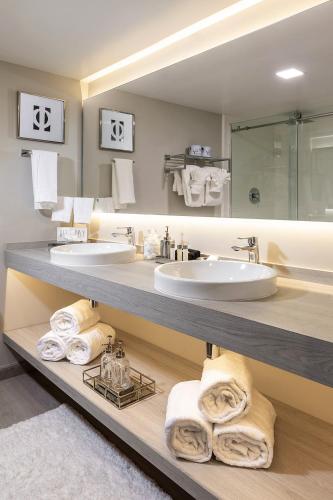 Habitación Doble Royal con cama grande - Adaptada para personas con discapacidad - HROYQ del hotel Palazzo Lakeside. Foto 3