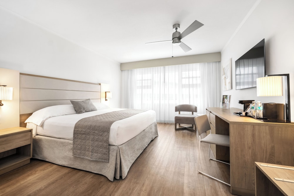 Habitación Deluxe, 1 cama de matrimonio grande, vistas al mar del hotel Riu Plaza Miami Beach. Foto 3