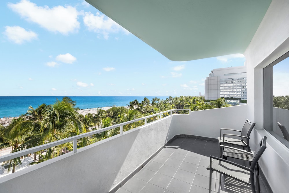 Habitación Deluxe, 1 cama de matrimonio grande, vistas al mar del hotel Riu Plaza Miami Beach. Foto 4