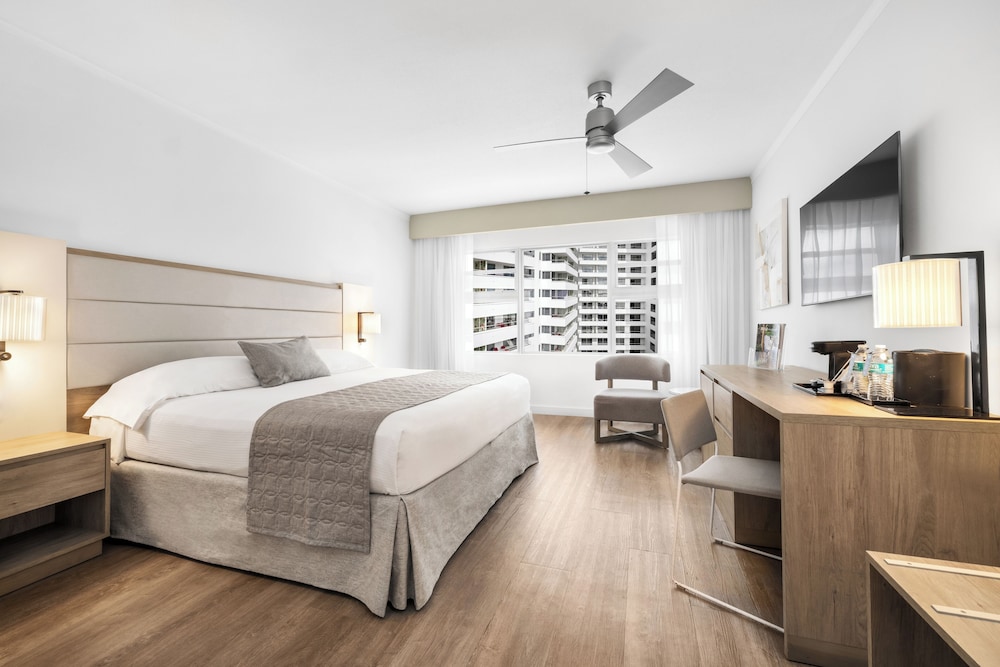 Habitación Deluxe, 1 cama de matrimonio grande, vistas a la ciudad del hotel Riu Plaza Miami Beach. Foto 5