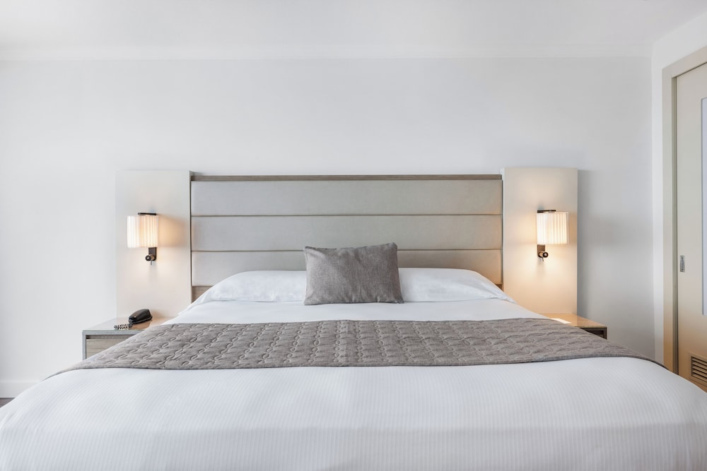 Habitación Deluxe, 1 cama de matrimonio grande, vistas parciales al mar del hotel Riu Plaza Miami Beach. Foto 5