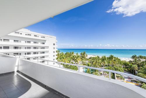 Habitación Deluxe - 2 camas dobles - Frente al océano del hotel Riu Plaza Miami Beach. Foto 2