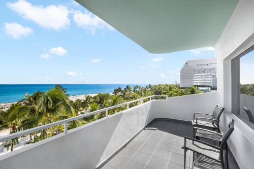 Alojamiento Deluxe - Cama extragrande - Frente al océano del hotel Riu Plaza Miami Beach. Foto 7
