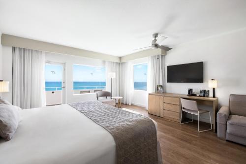 Alojamiento Deluxe - Cama extragrande - Frente al océano del hotel Riu Plaza Miami Beach. Foto 8
