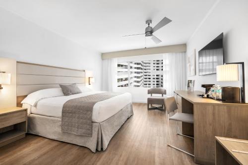 Habitación Deluxe con cama extragrande y vistas a la ciudad del hotel Riu Plaza Miami Beach. Foto 4