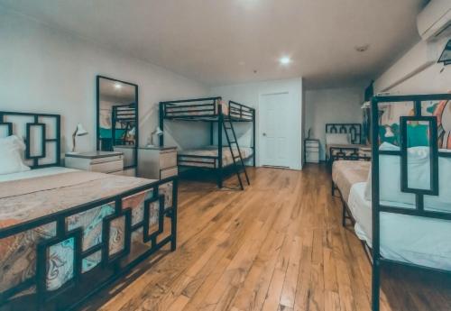 Cama en habitación mixta compartida de 5 camas del hotel Ny Moore. Foto 3