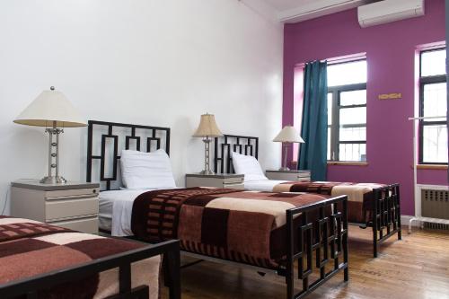 Cama individual en habitación compartida para mujeres con baño privado - 3 camas del hotel Ny Moore. Foto 4