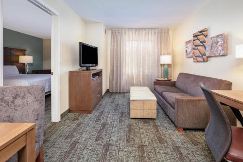 Suite con 1 dormitorio y bañera - Adaptada para personas con movilidad reducida del hotel Staybridge Suites Corning. Foto 1