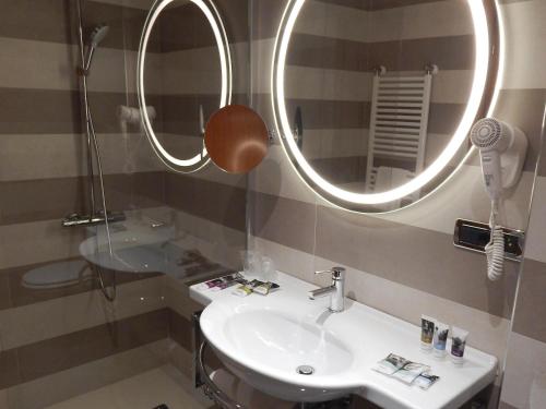 Habitación Doble Superior del hotel Mercure Rome Leonardo Da Vinci Airport. Foto 1