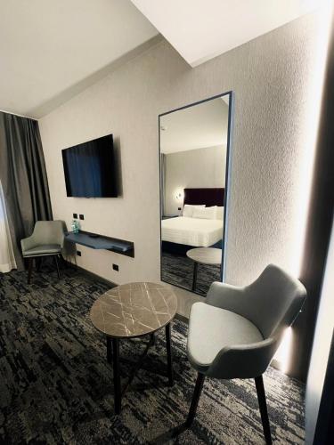 Habitación Doble Superior del hotel Mercure Rome Leonardo Da Vinci Airport. Foto 7